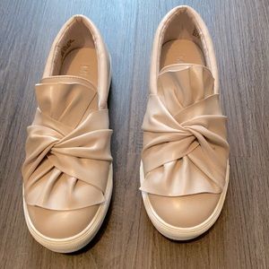 Women’s Mia Sneakers size 8